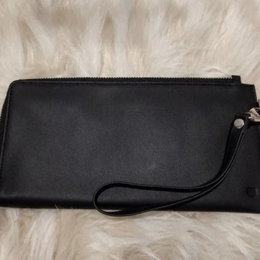 NWOT SLNT RFID & NFC Blocking Leather Clutch/Wristlet